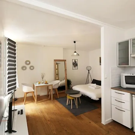 Apartment Avec Bureau Proche Montmartre - P2 *