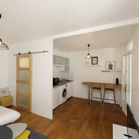 Apartment Avec Bureau Proche Montmartre - P2 *